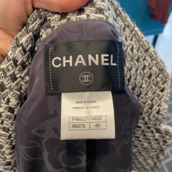 Chanel Grey And Black Tweed Sz 40 Jacket - Picture 5 of 7